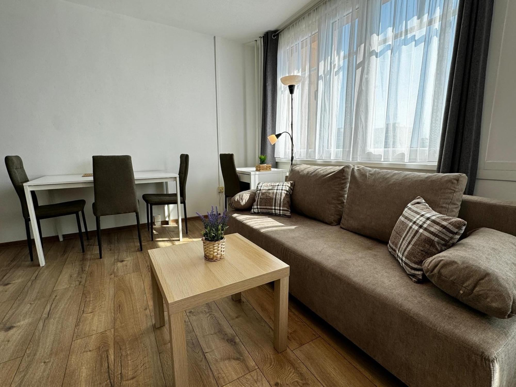 Smarty Choice Flat With Deluxe Kitchen Apartment Prag